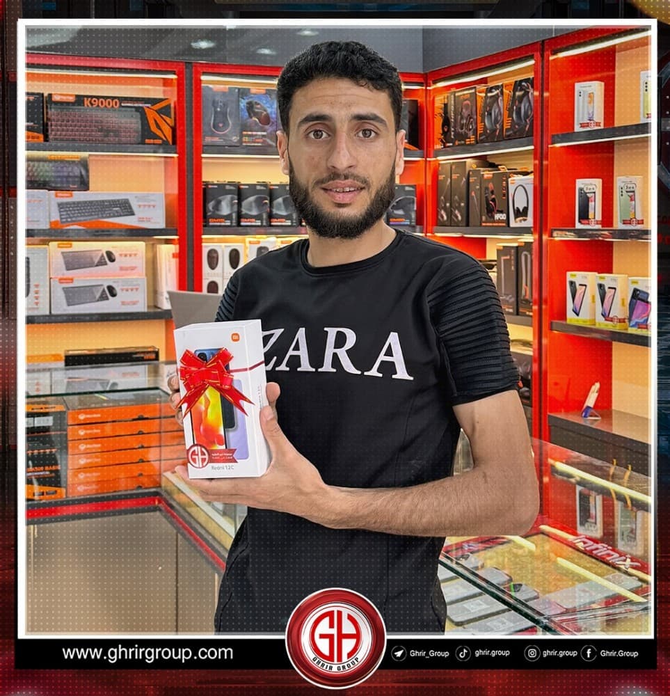 تم تسليم الجائزة الأولى للشهر الرابع  للفائز: فؤاد العبود