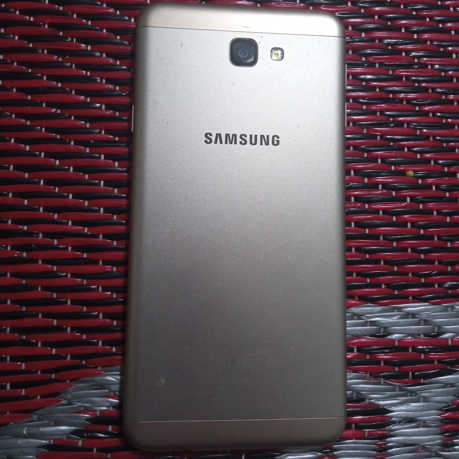 J7 PRO