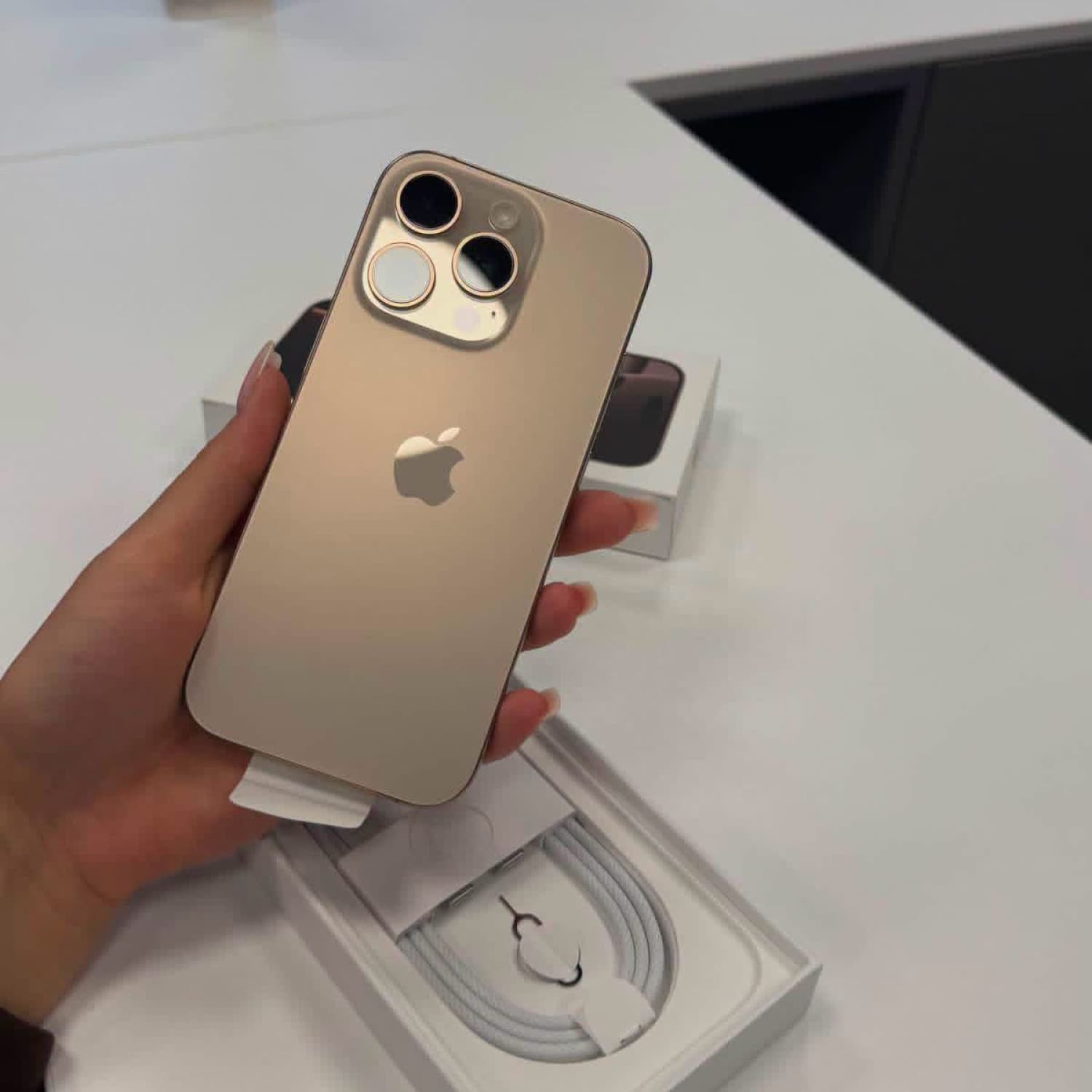IPHONE 16 PRO